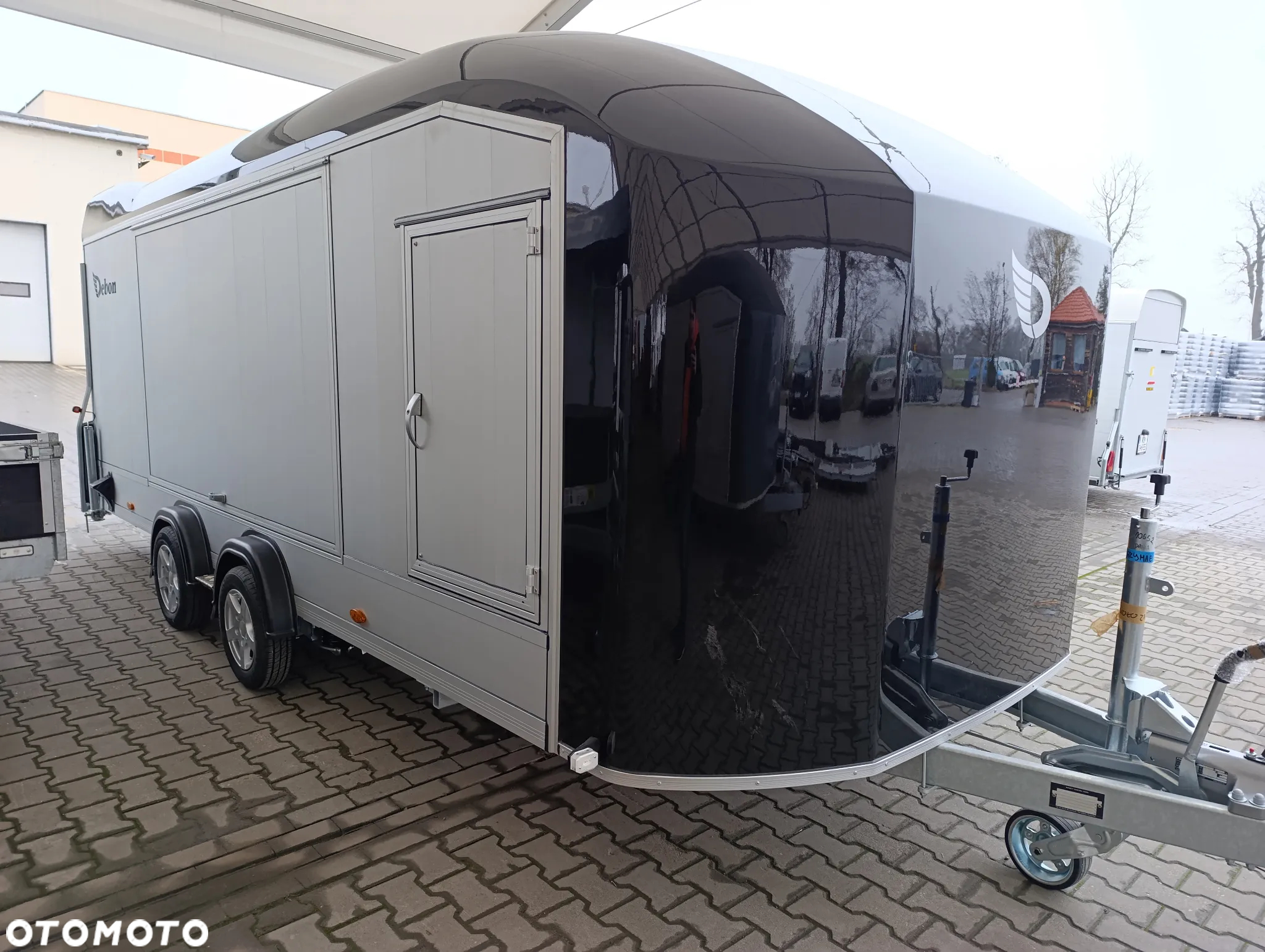 Debon Fourgon C2000 - 10