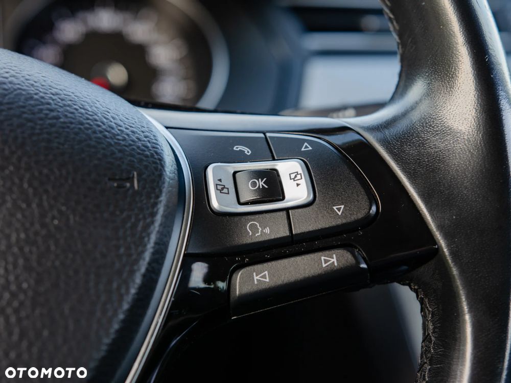 Volkswagen Passat 2.0 TDI SCR Comfortline - 24