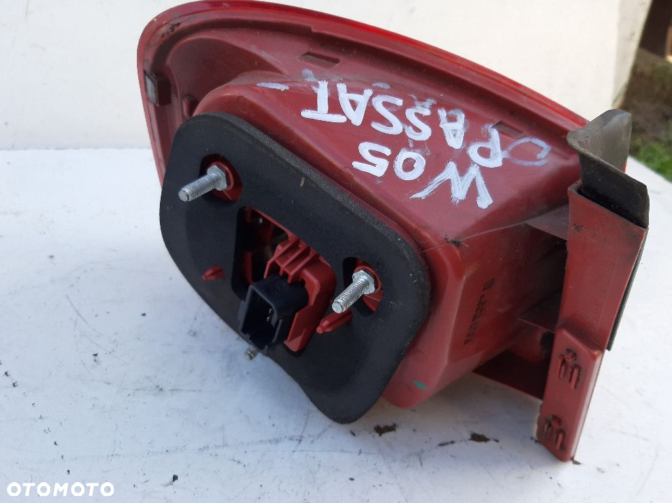 LAMPA REFLEKTOR PRAWA LEWA TYŁ VW PASSAT B6 SEDAN W BŁOTNIK - 3