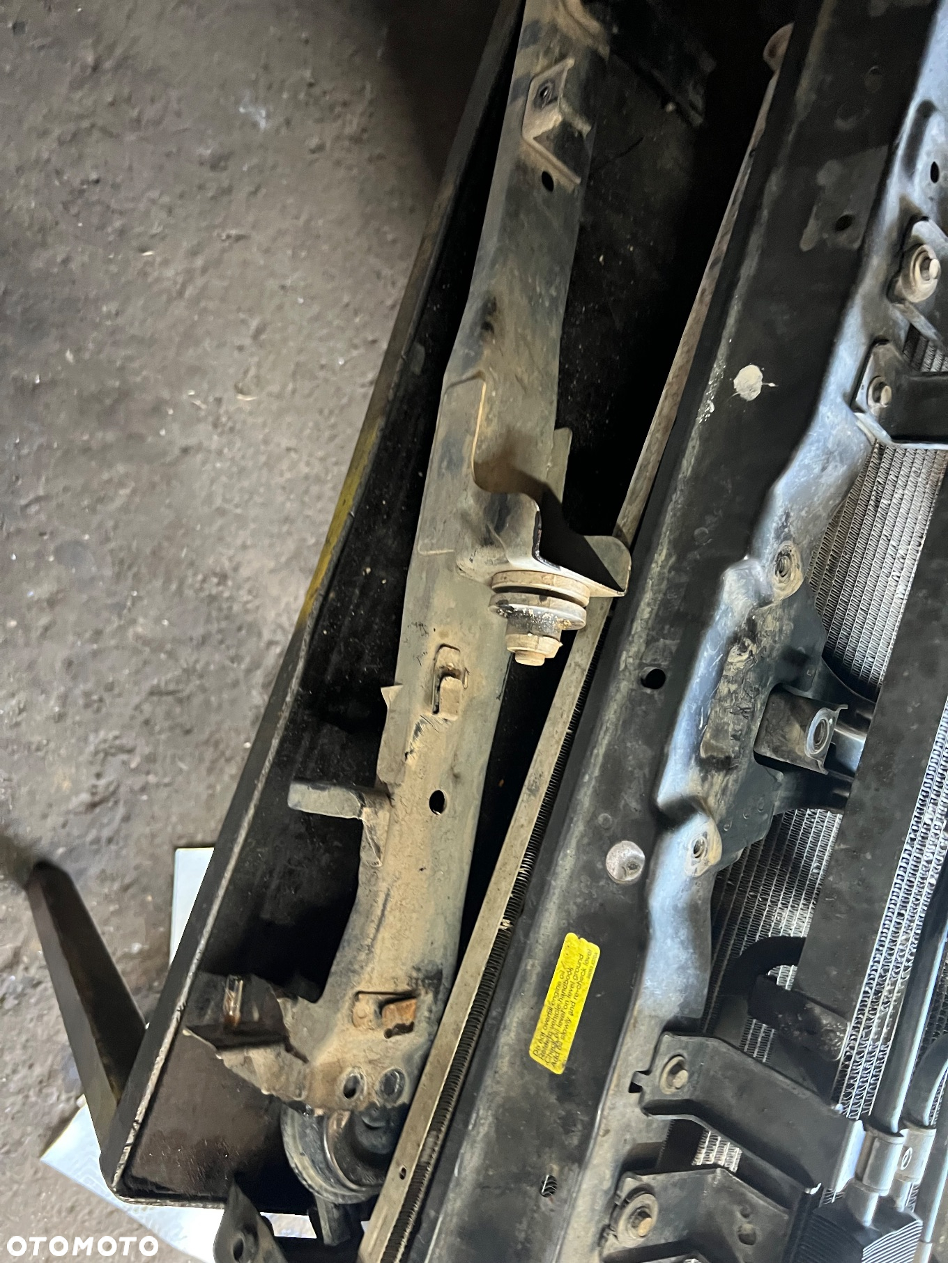 Pas przedni z chłodnicami Nissan Navara d40 lift 3.0 v6 bez chłodnicy wody - 3