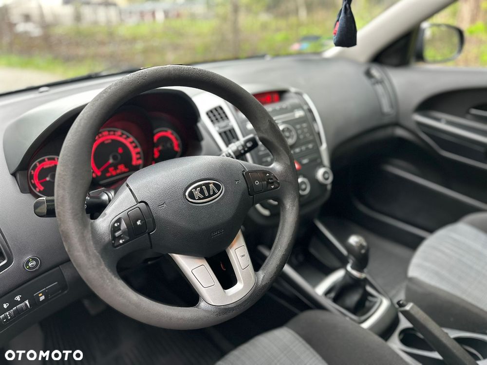 Kia Ceed - 13
