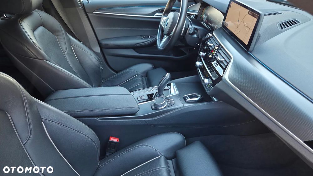 BMW Seria 5 530e xDrive M Sport sport - 23