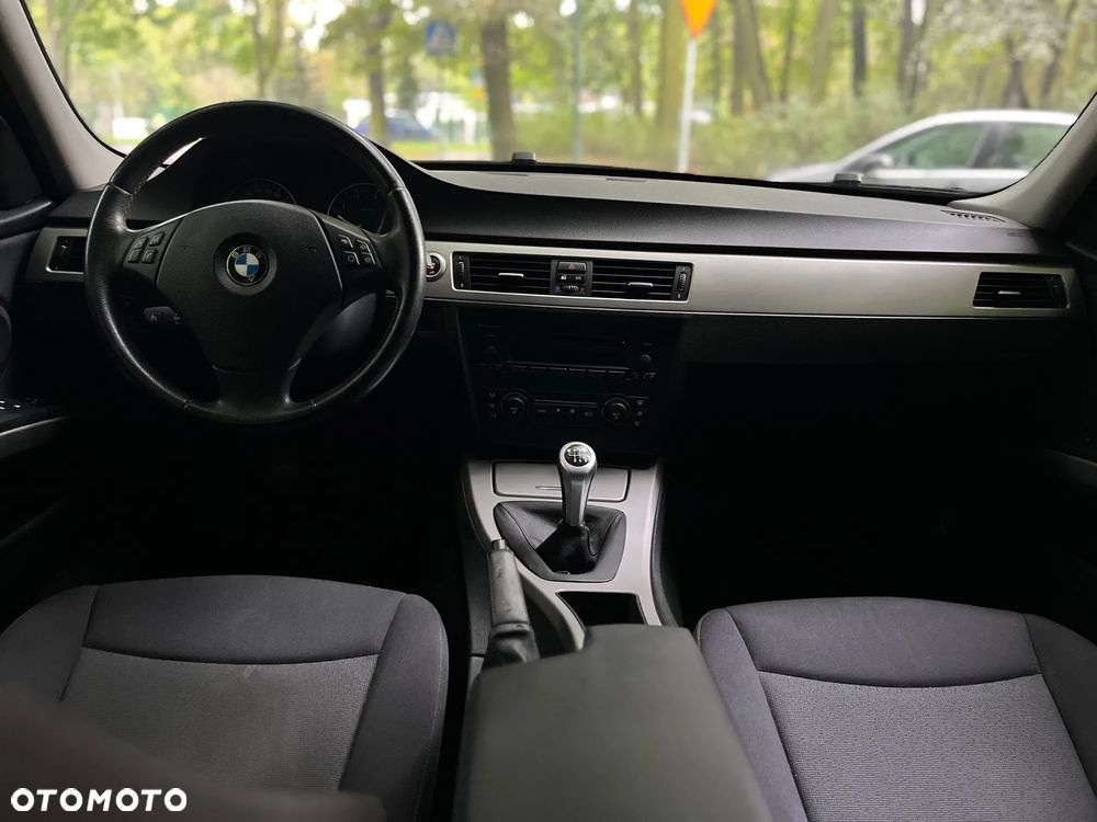 BMW Seria 3 320i - 13