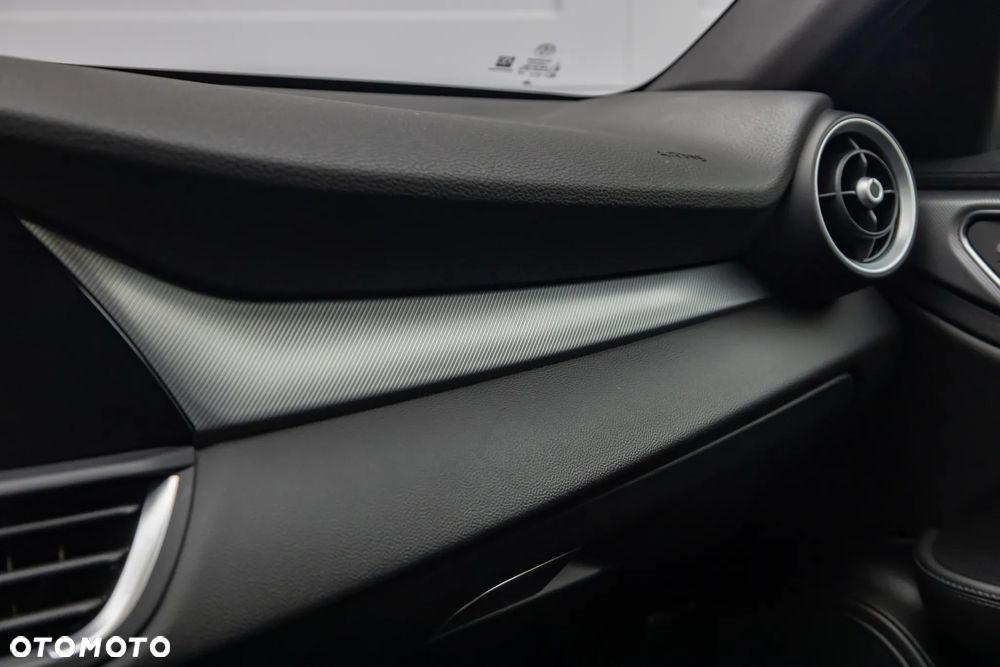 Alfa Romeo Giulia 2.0 Turbo 16V AT8-Q4 Veloce - 30