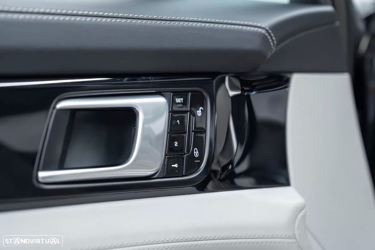 Porsche Panamera Sport Turismo 4 E-Hybrid - 23