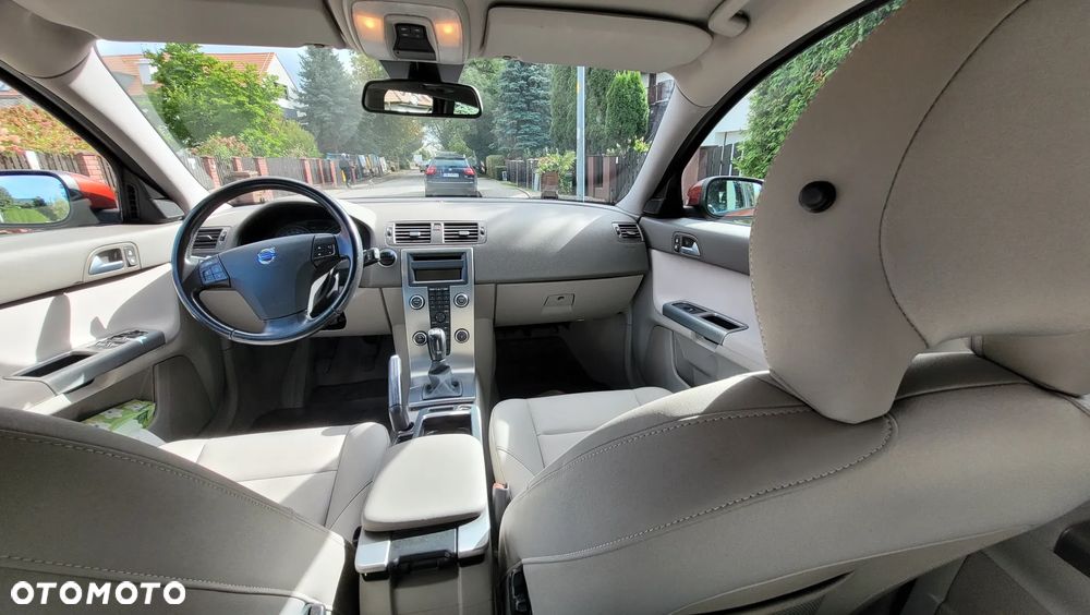 Volvo V50 2.0D Momentum - 13