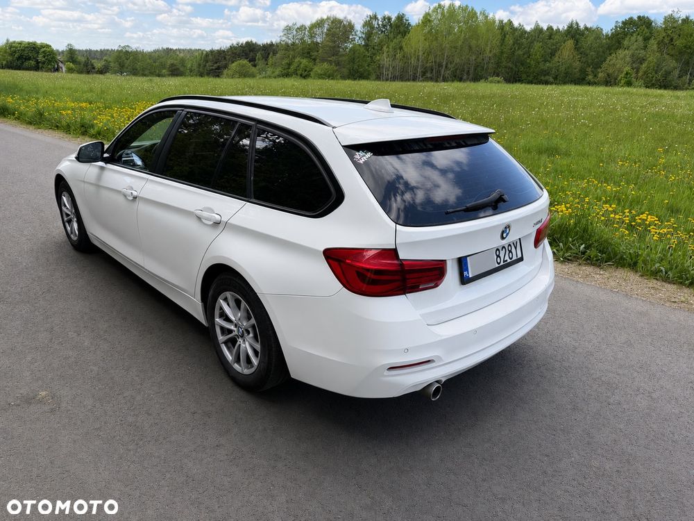 BMW Seria 3 318i - 23
