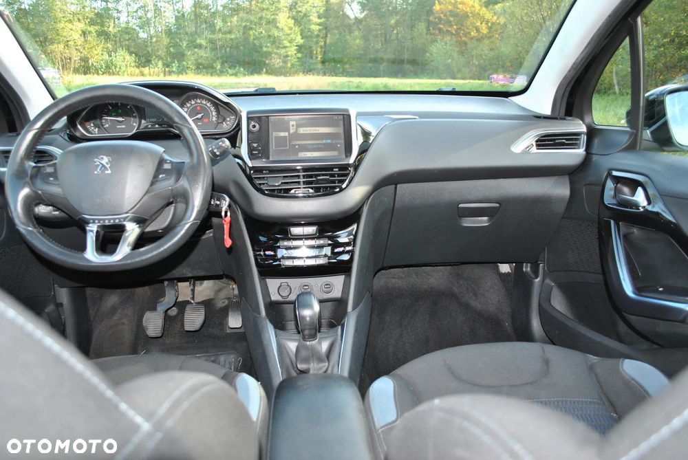 Peugeot 208 2012 photo 5