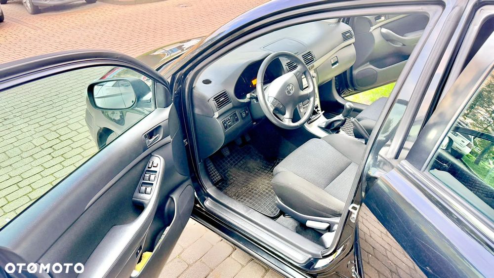 Toyota Avensis 1.8 VVT-i Sol - 13
