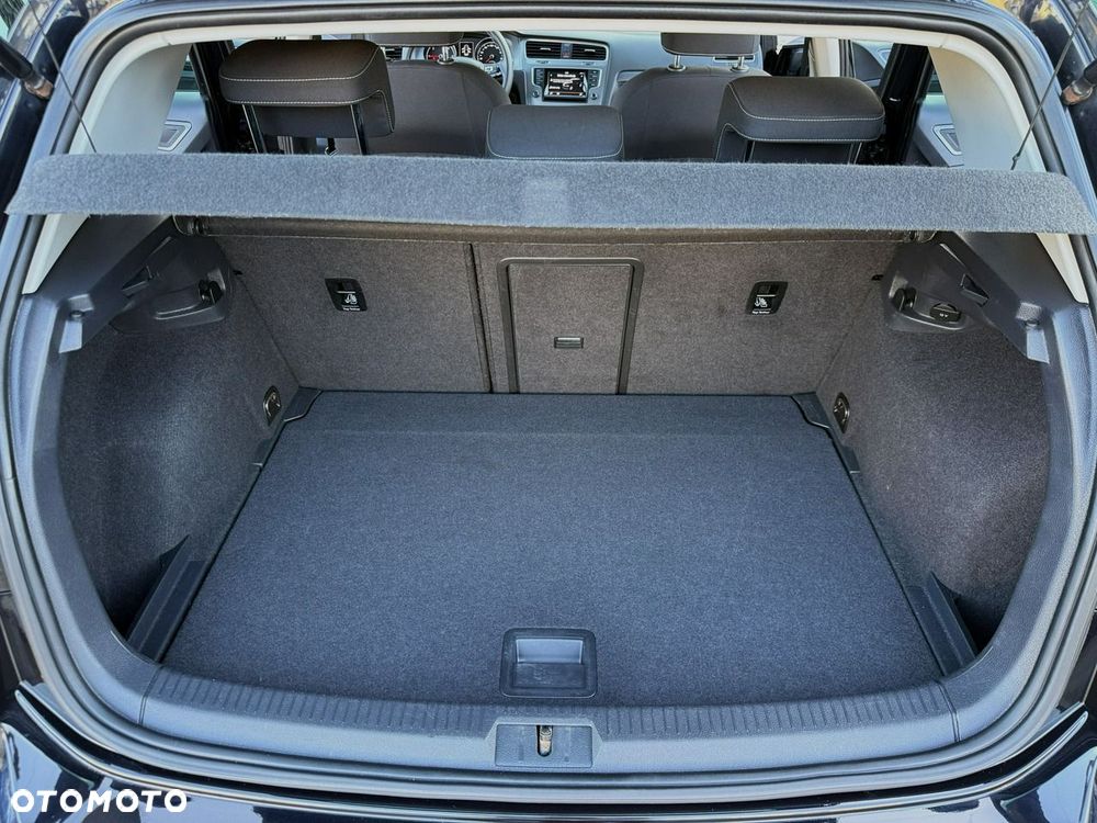 Volkswagen Golf 1.6 TDI BlueMotion Technology Lounge - 21