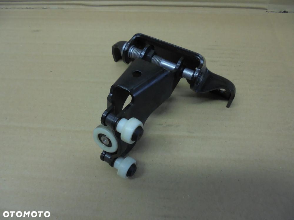 ROLKA ŚRODKOWA DRZWI PRZESUWNYCH MERCEDES SPRINTER 2018-