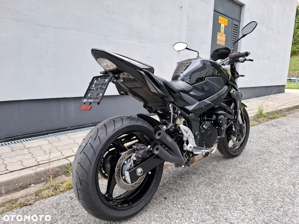 Suzuki GSR - 3