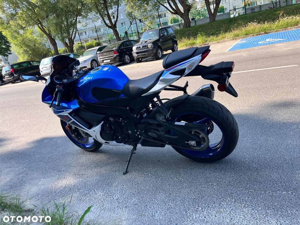 Suzuki GSX-R - 6