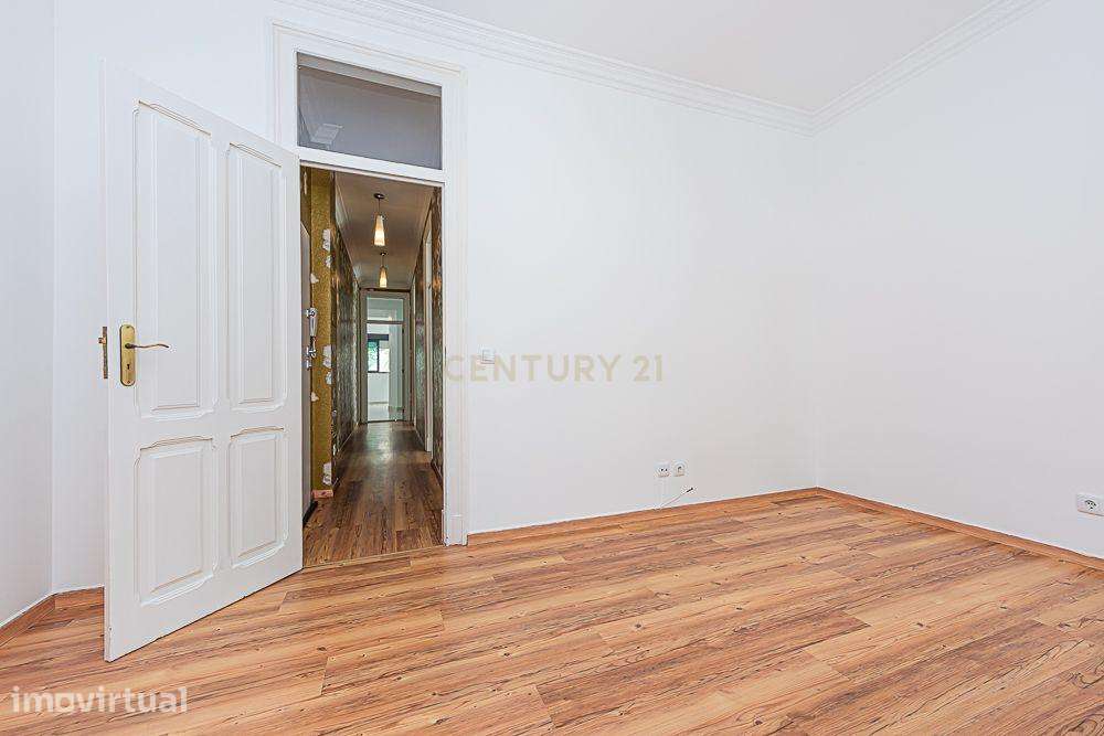 Apartamento T3 no Bairro Salgado com Jardim e Piscina Comum - Grande imagem: 5/27