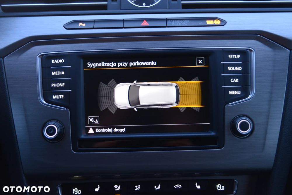 Volkswagen Passat - 22