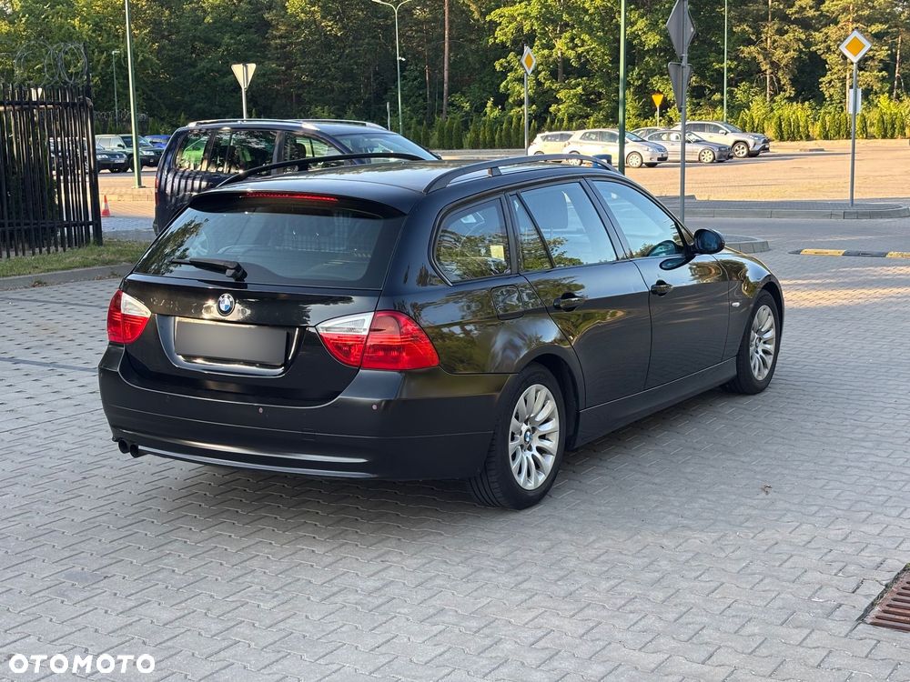 BMW Seria 3 325i - 4
