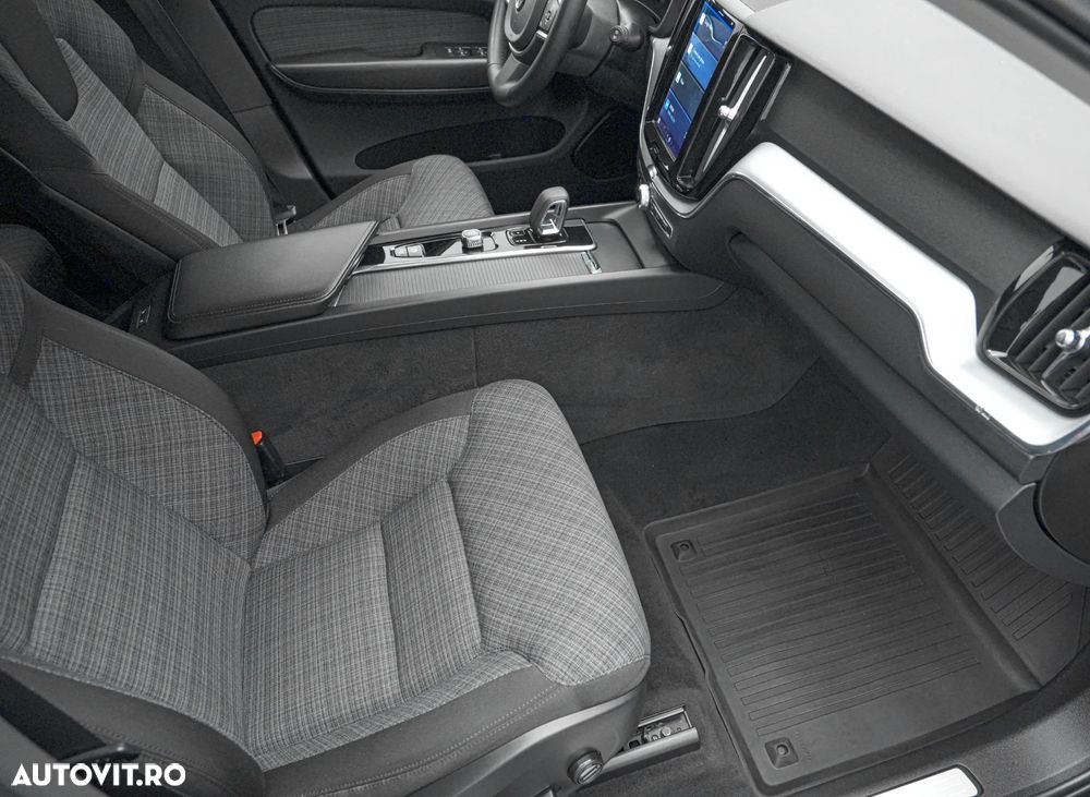 VOLVO XC60 2022 — imagine 12