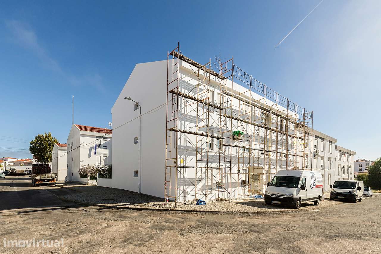 Apartamento T3 amplo e luminoso, numa das melhores zonas residenciais - Grande imagem: 2/32