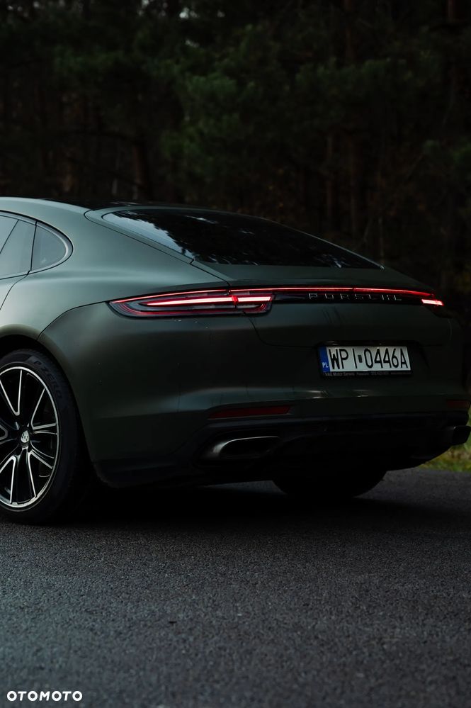 Porsche Panamera Standard - 4