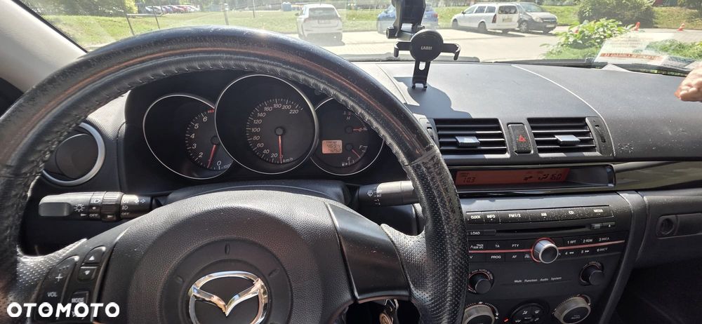 Mazda 3 1.6 Active + - 11