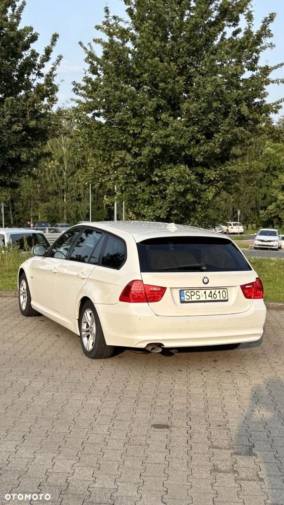 BMW Seria 3 318d Touring - 12