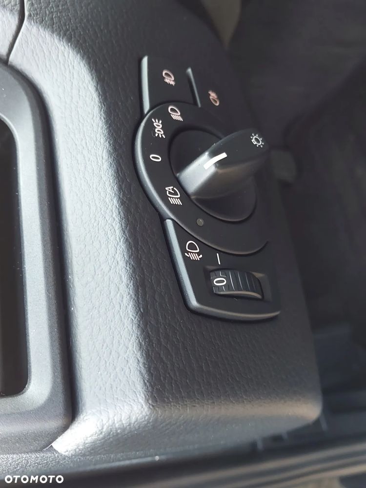 BMW X1 sDrive18i - 12