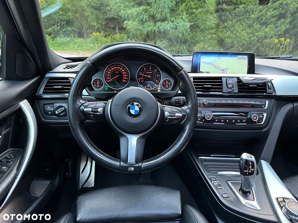 BMW Seria 3 325d M Sport - 33