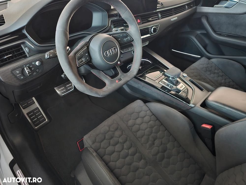 Audi RS4 Avant - 7