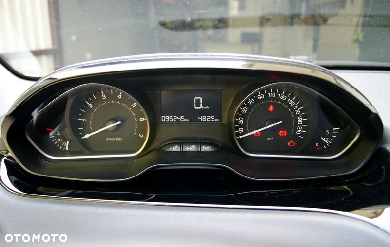 Peugeot 208 PureTech 82 Start & Stop Allure - 27