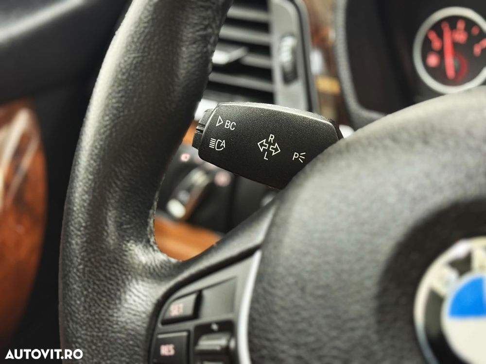 BMW Seria 3 320i Aut. Luxury Line - 23