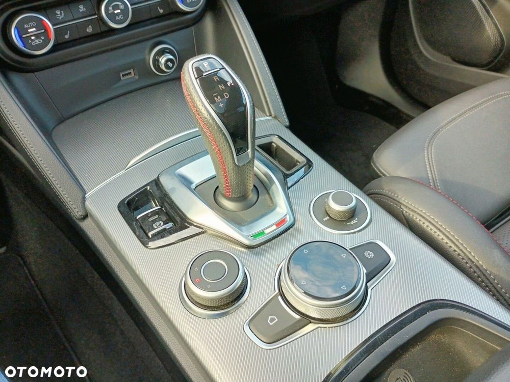 Alfa Romeo Stelvio 2.0 Turbo Competizione Q4 - 30