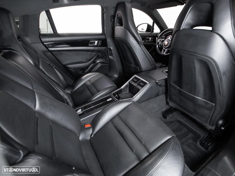 Porsche Panamera 4 S - 12