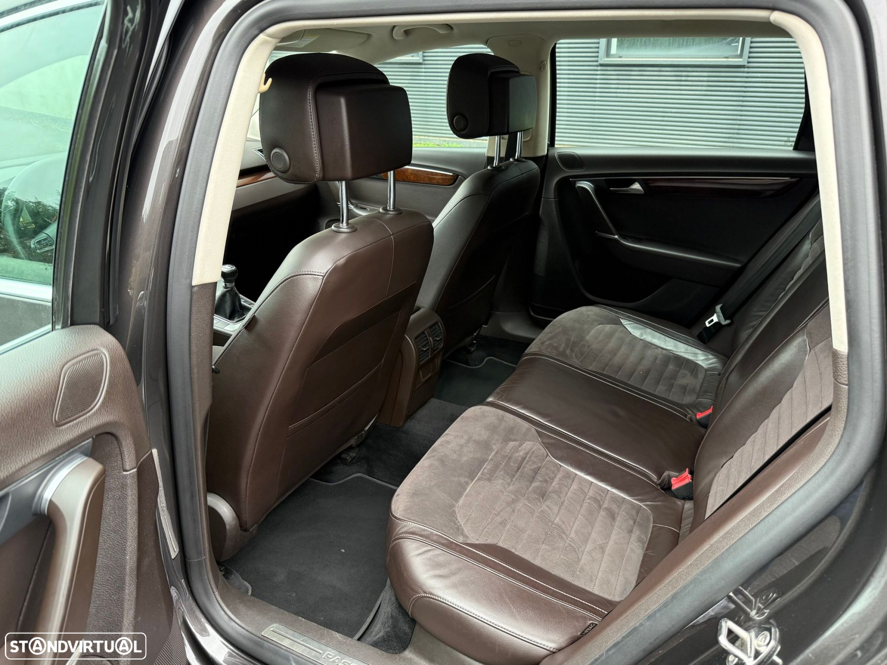 VW Passat Variant 1.6 TDI BlueMotion Highline - 21