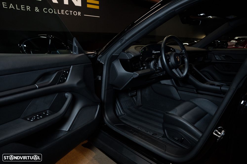 Porsche Taycan Cross Turismo 4 - 10