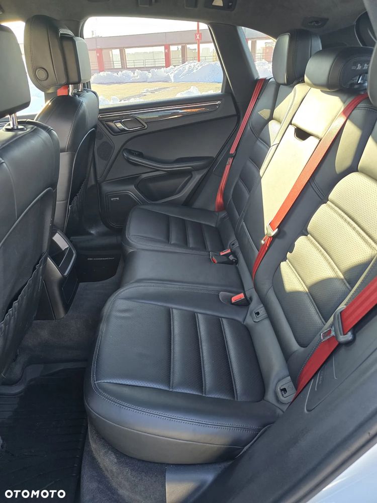 Porsche Macan Turbo - 18