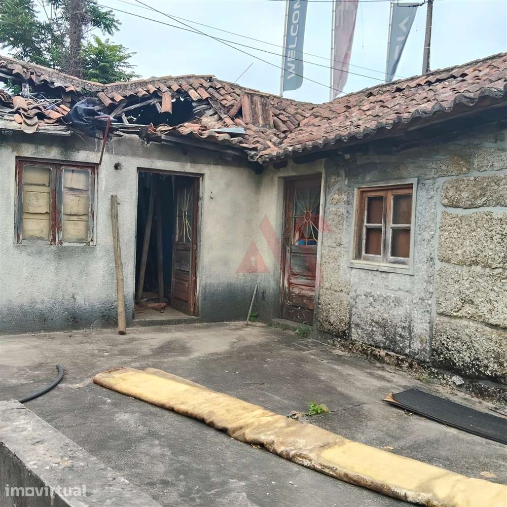 Moradia T3 para remodelar com terreno de 1.514 m² em Silvares, Guimarã - Grande imagem: 2/16