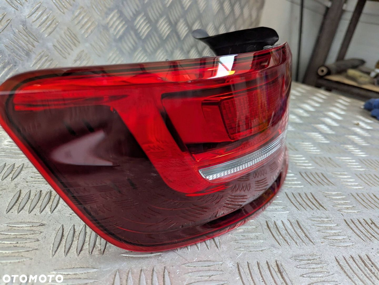 Audi A3 8V HB 5D lift 2016-2019 lampa tył tylna lewa 8V4945207 - 2