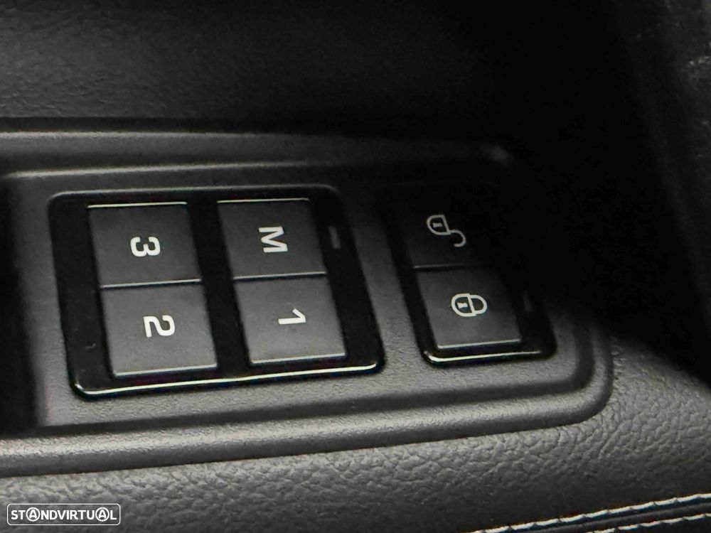 Jaguar XE 2.0 D R-Sport Aut. - 33