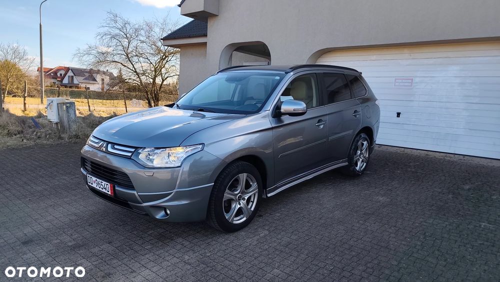 Mitsubishi Outlander 2.2 DI-D 4WD Automatik Diamant Edition+ - 2