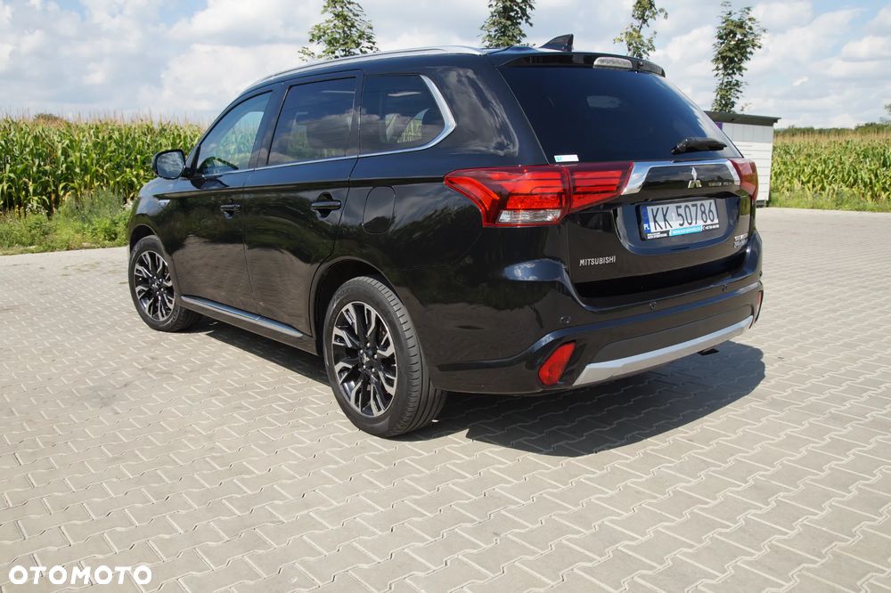 Mitsubishi Outlander Instyle NAVI + - 3
