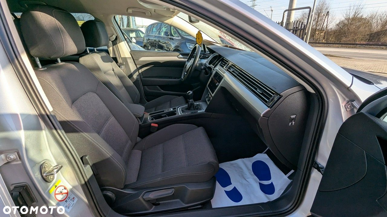 Volkswagen Passat - 17