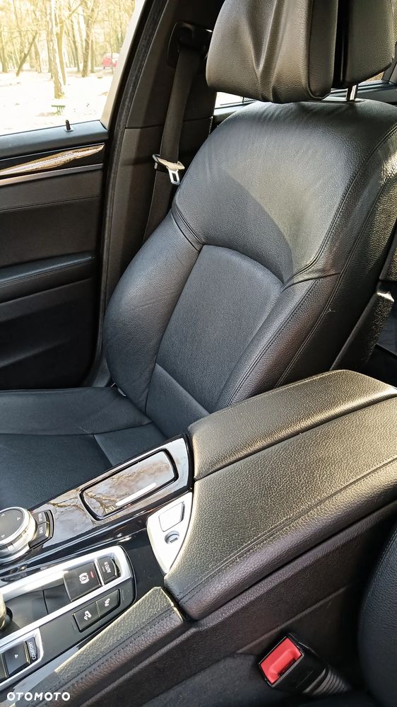 BMW Seria 5 525d xDrive - 34