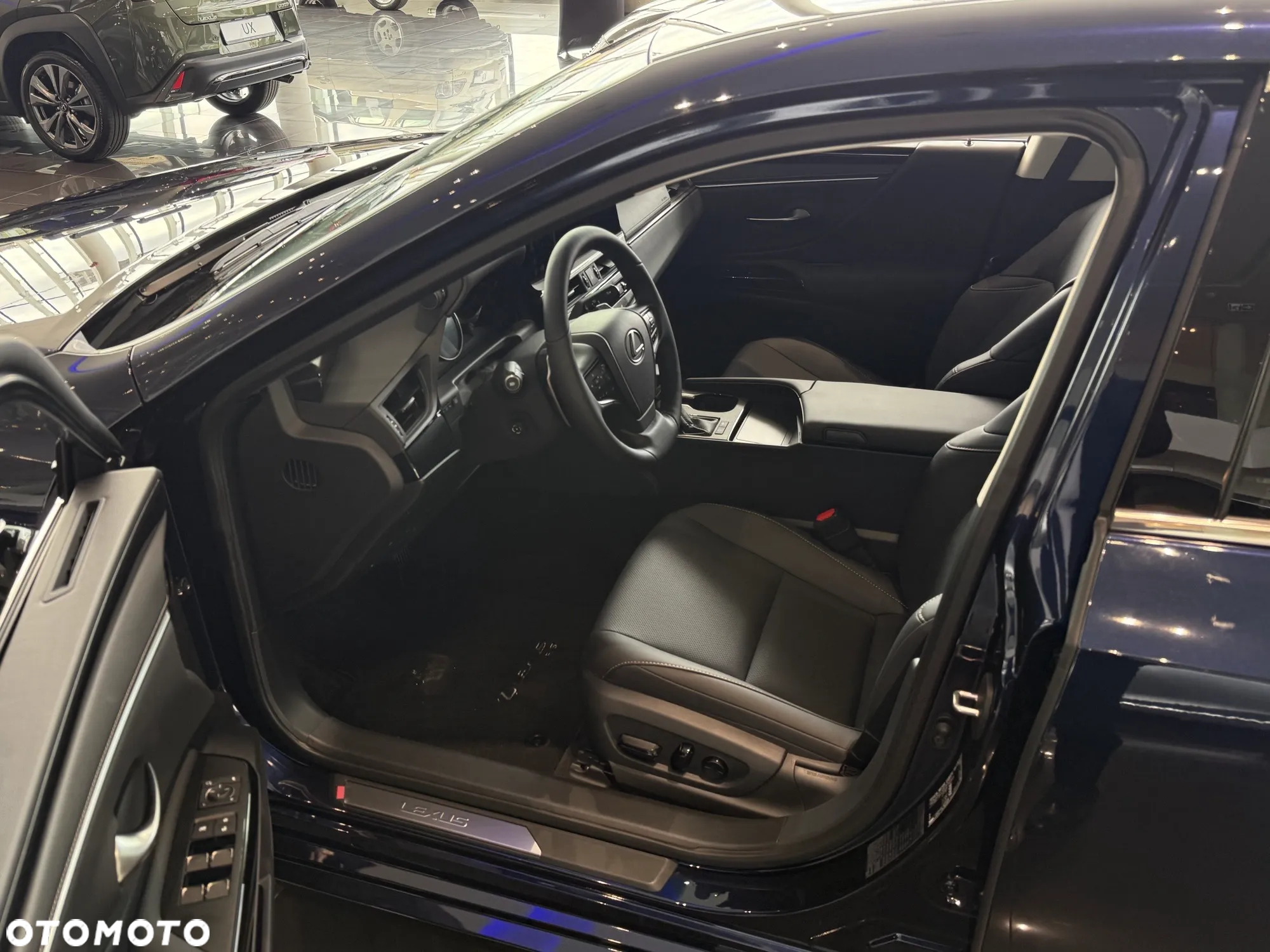 Lexus ES 300h Business Edition - 8