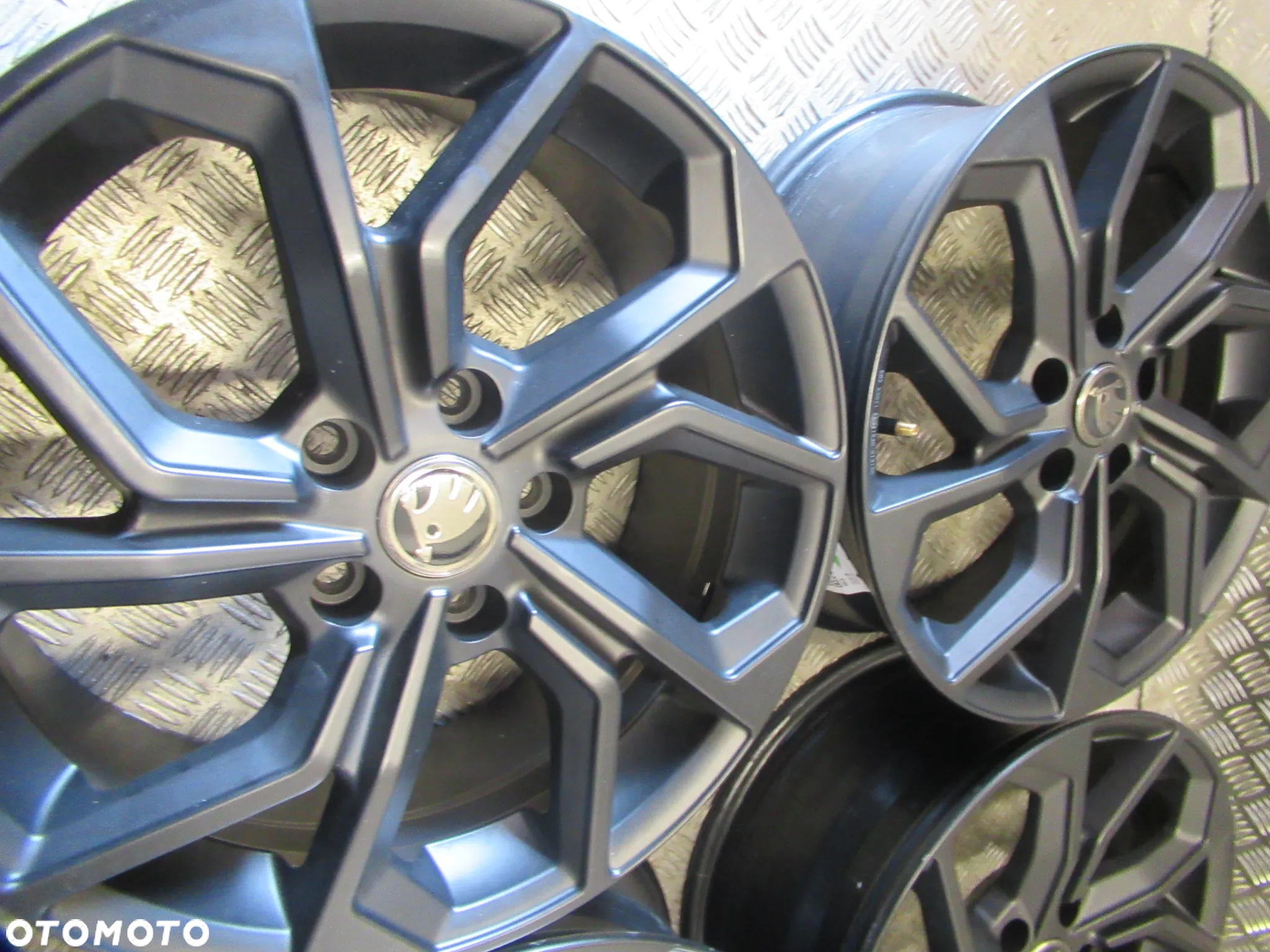 NOWE felgi MG Skoda Octavia Superb Karoq Yeti Vw Golf Passat T-Rock Touran Tiguan Audi A3 A4 7Jx17 et41 5x112 - 6