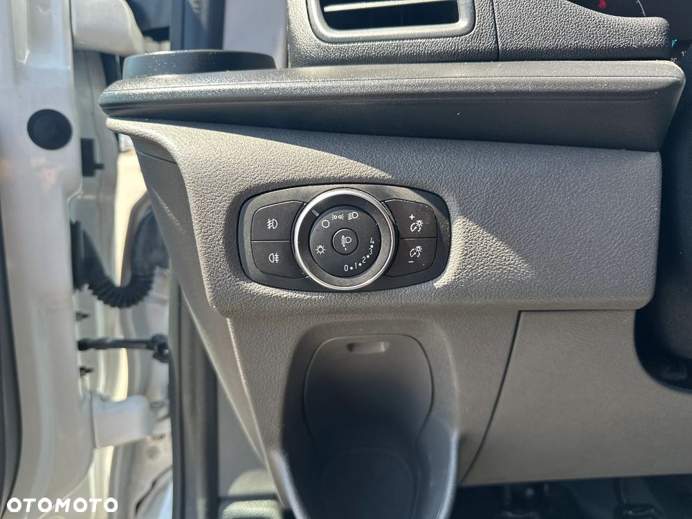 Ford TRANSIT CUSTOM - 11