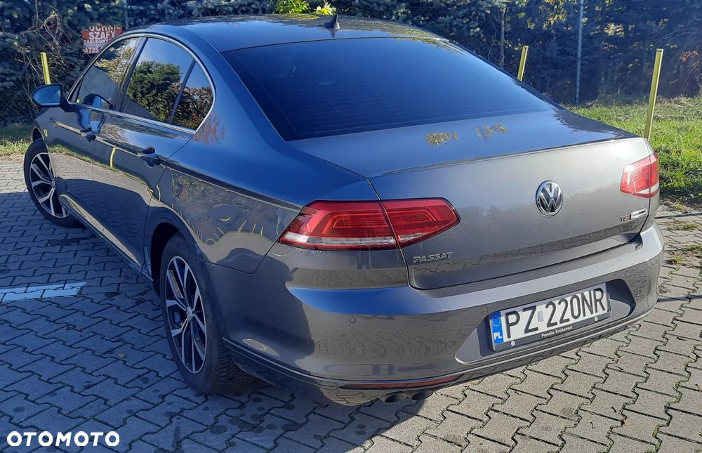 Volkswagen Passat - 4