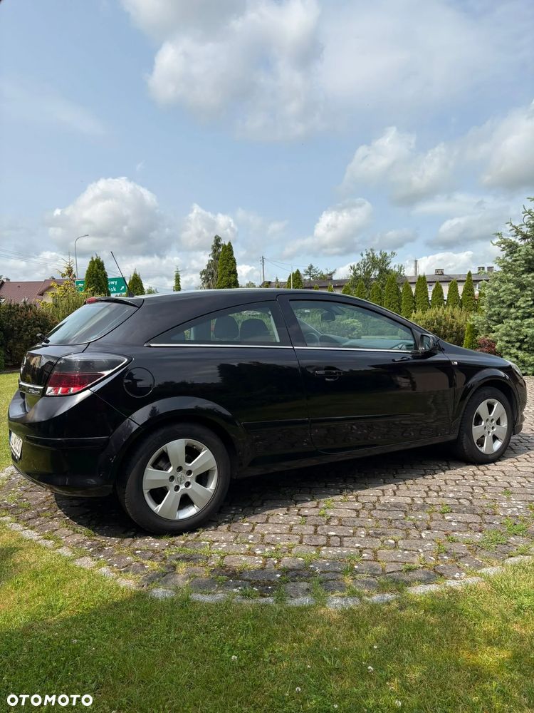 Opel Astra GTC 2.0 Turbo Cosmo - 4