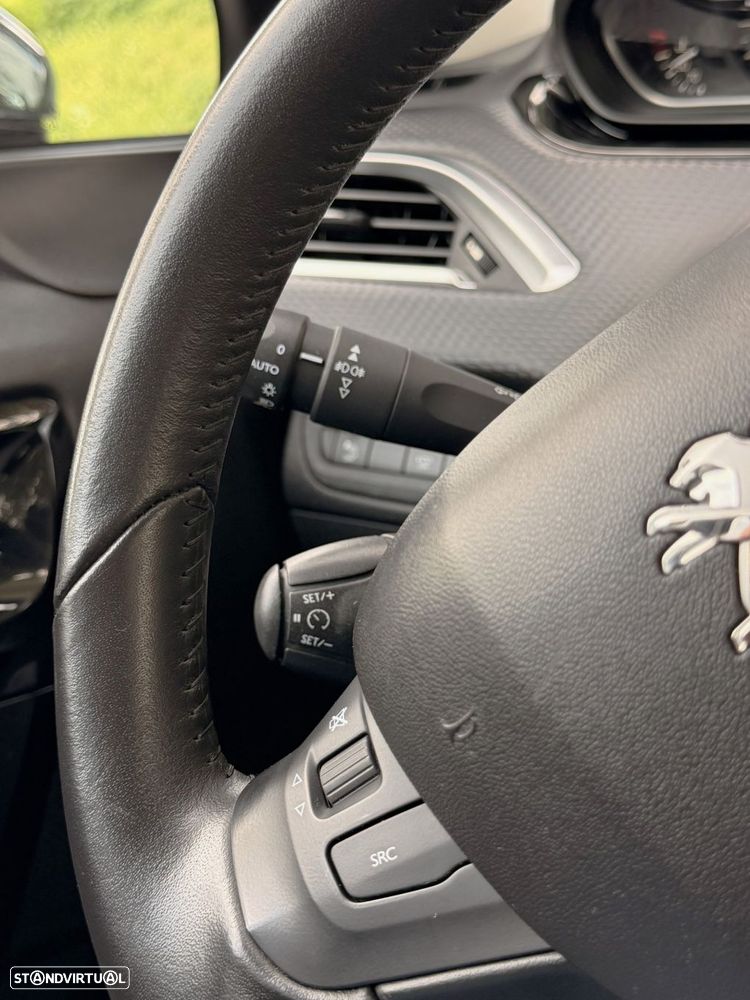 Peugeot 208 1.5 BlueHDi Signature - 24