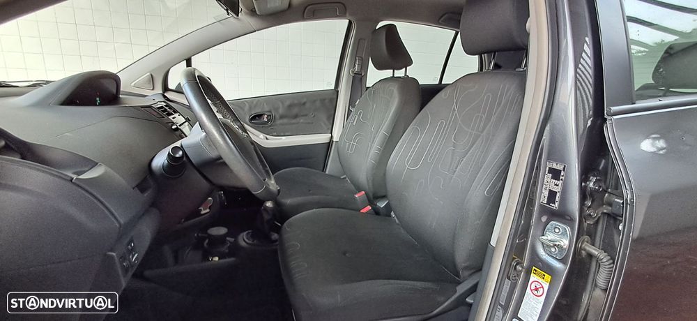 Toyota Yaris 1.0 VVT-i - 7