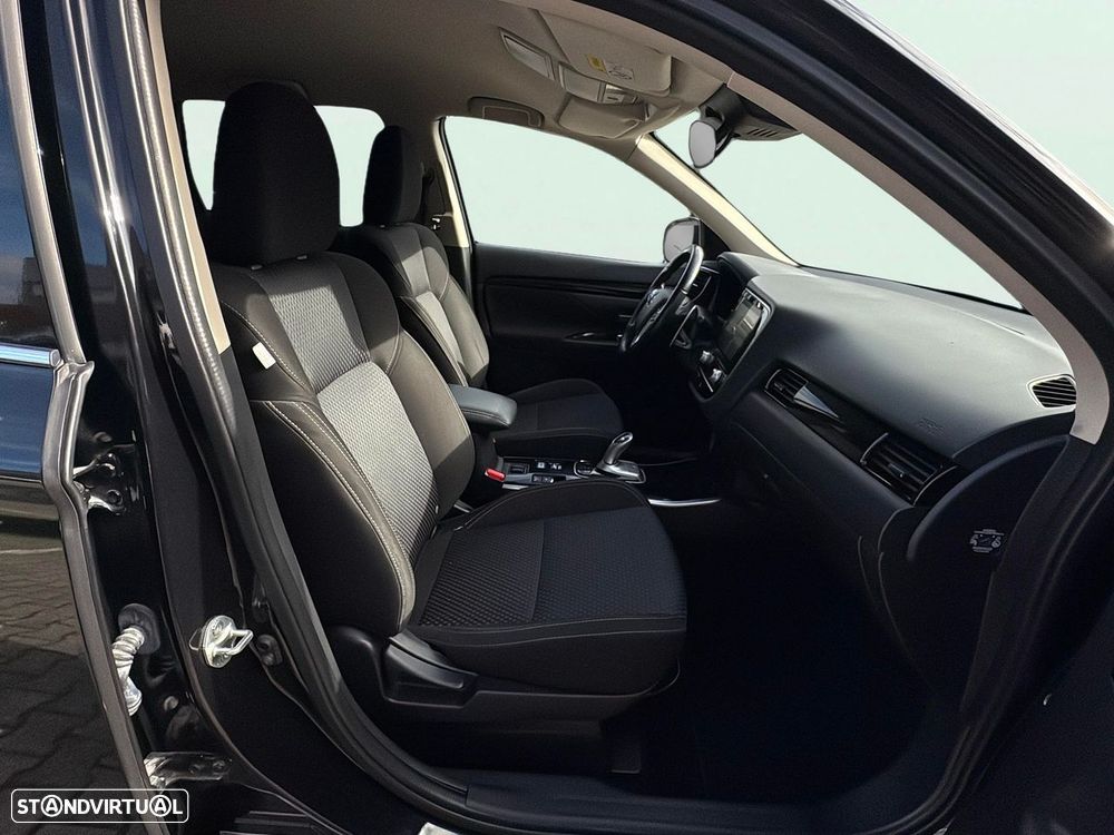 Mitsubishi Outlander 2.4 Intense - 16